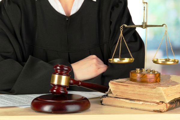 شرایط آزمون وکالت کانونهای وکلای دادگستری